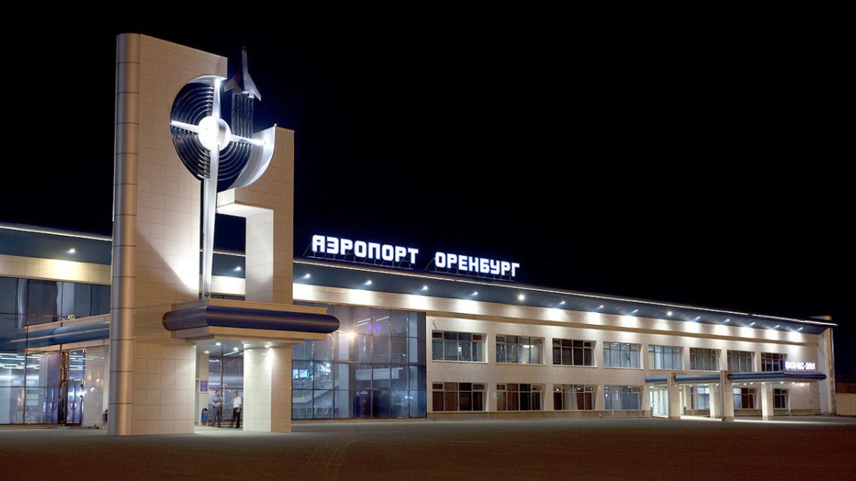 В Оренбурге совершил экстренную посадку самолёт
