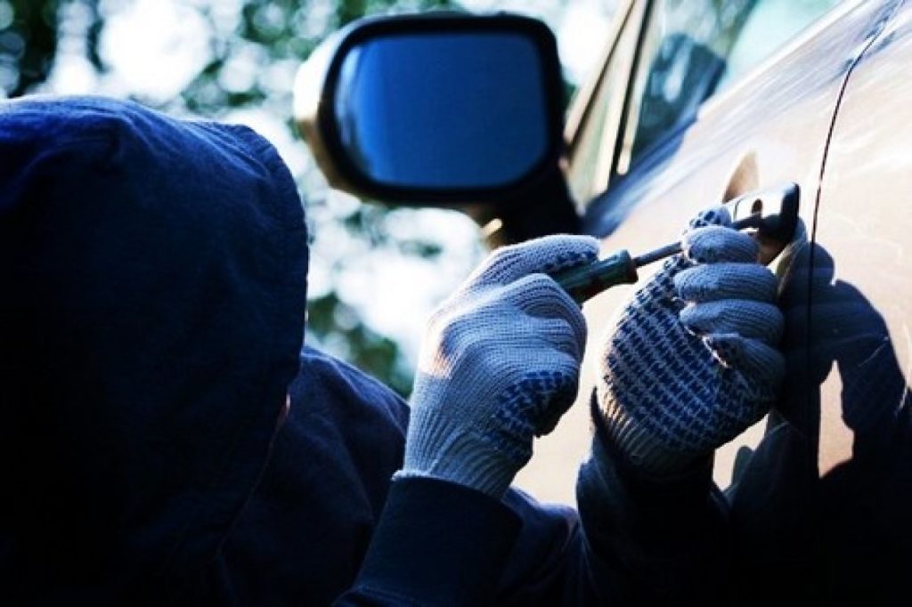 В Оренбурге задержали парня, промышлявшего кражами из автомобилей