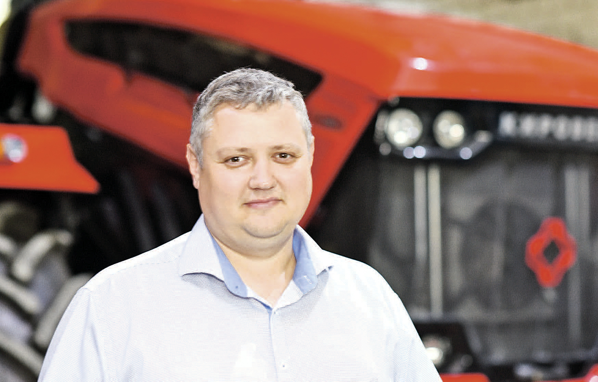 Николай Шевцов, исполнительный директор АО «Оренбургагроснабтехсервис», ранее работал в международной компании, занимающейся продажей сельхозтехники. Здесь, он считает, работа интереснее, масштабнее, позволяет реализовать свои возможности в полной мере. Ближайшая задача, которую он поставил перед своей командой, – увеличить прибыль предприятия за счёт выгодных предложений клиентам.