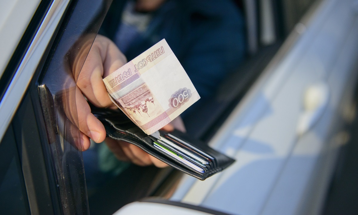 Двое новотроицких полицейских за взятки покрывали организаторов азартных игр