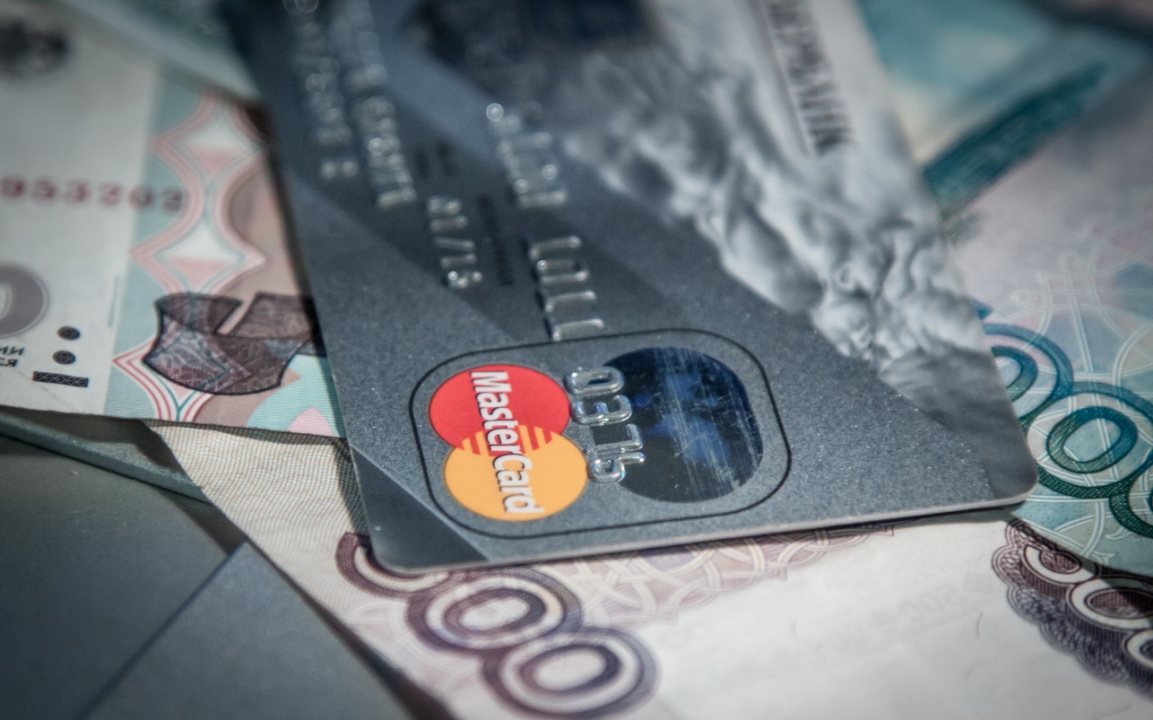 Житель Сорочинска похитил с банковской карты землячки 37 тысяч рублей