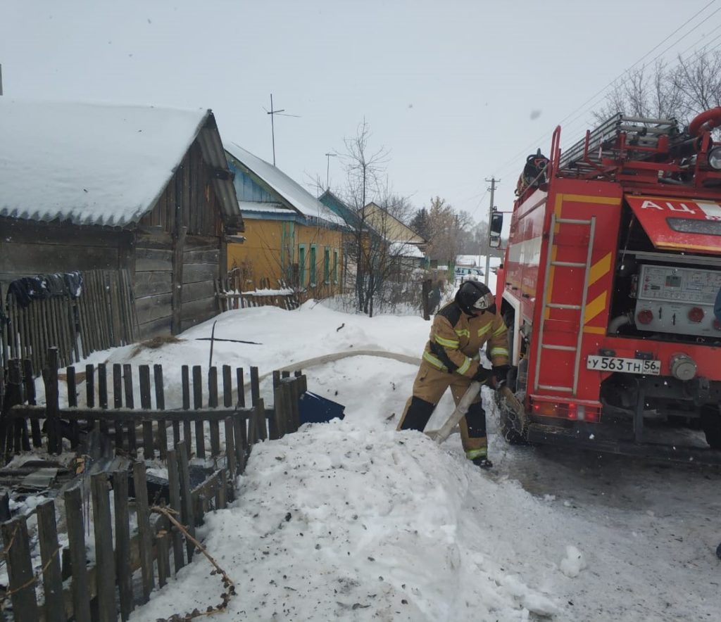 Два человека погибли на пожаре в Грачевском районе