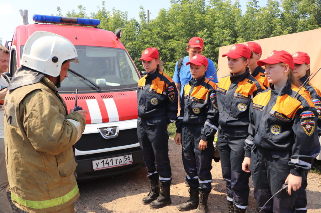 К тушению природного пожара под Оренбургом привлекли студентов-спасателей