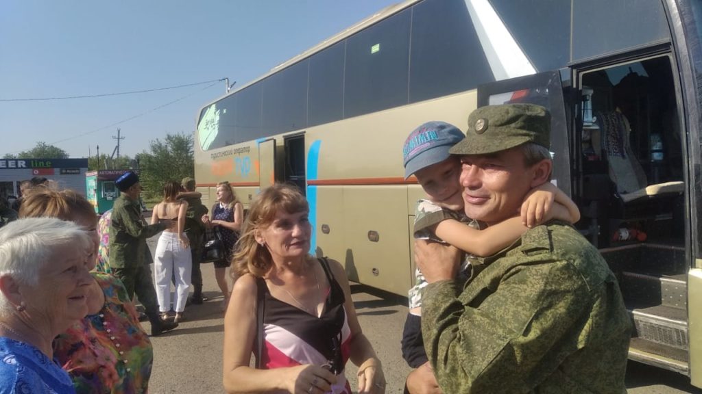 В Оренбург из Донбасса вернулись добровольцы-казаки