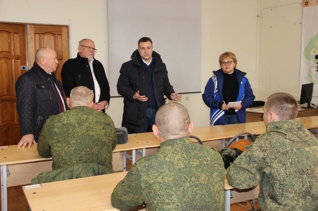 Мобилизованных бузулучан в Тоцком гарнизоне посетили главы города и района