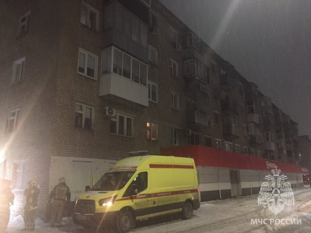 В Оренбурге на пожаре в пятиэтажке погибли мужчина и два пятилетних мальчика