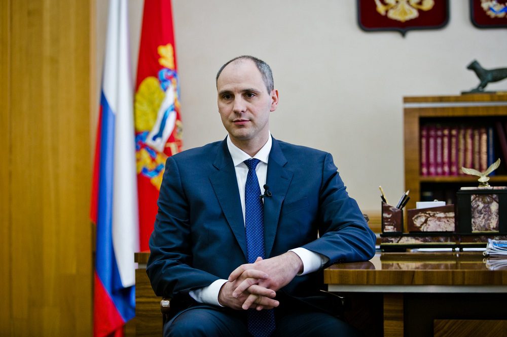 Губернатор Денис Паслер поздравил оренбуржцев с Днем России