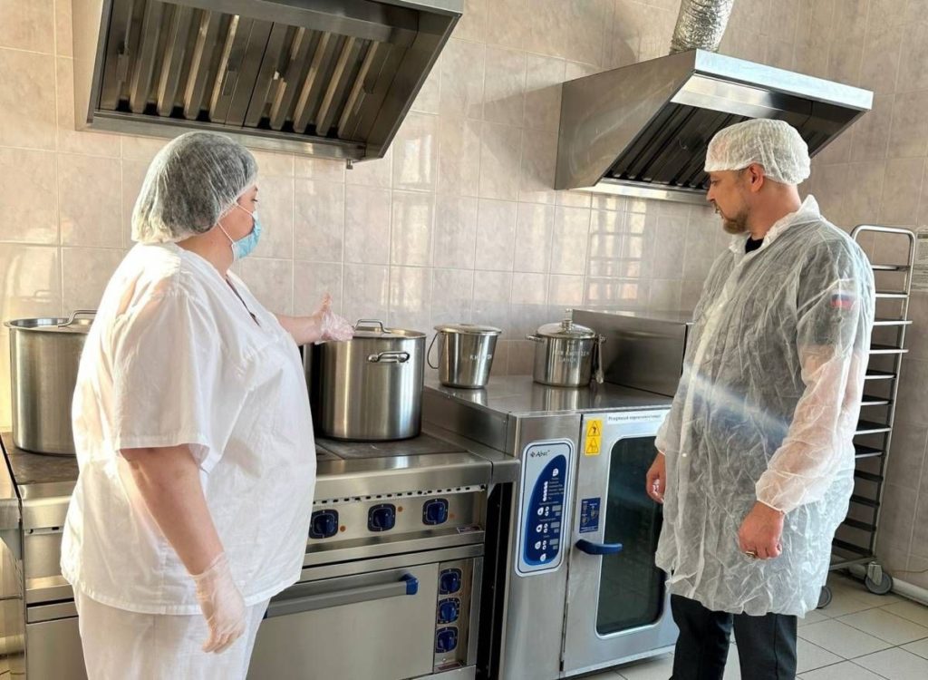 В Оренбурге проверяют организацию горячего питания в школах
