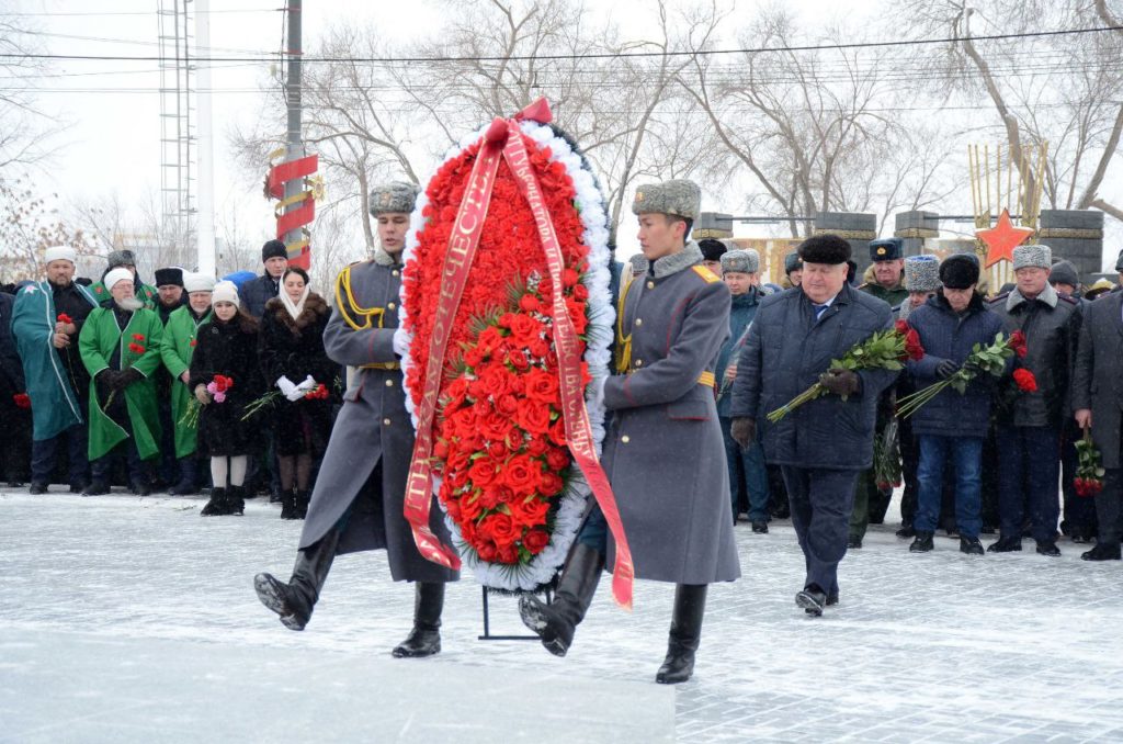 В Оренбурге состоялась торжественная церемония возложения цветов в честь 23 февраля