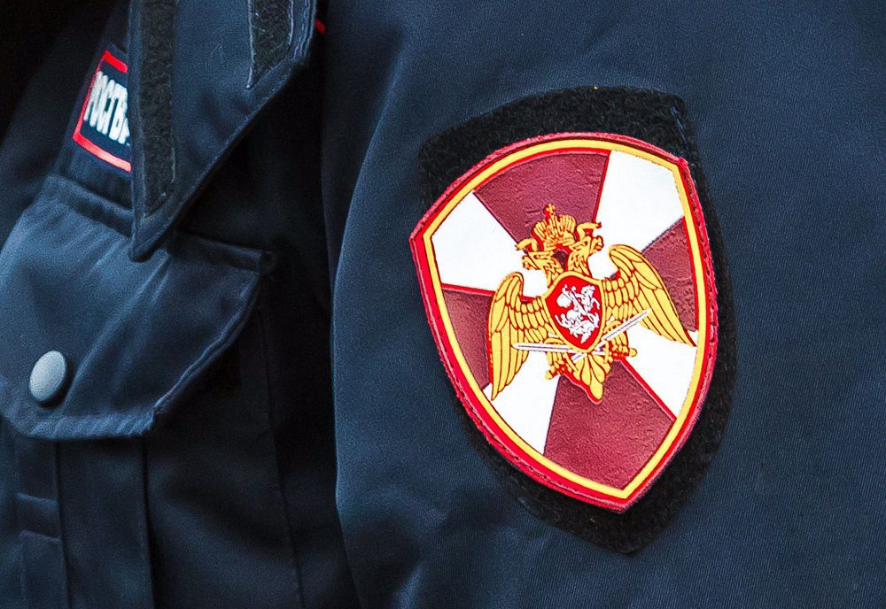 В Оренбурге нетрезвая женщина покусала росгвардейцев