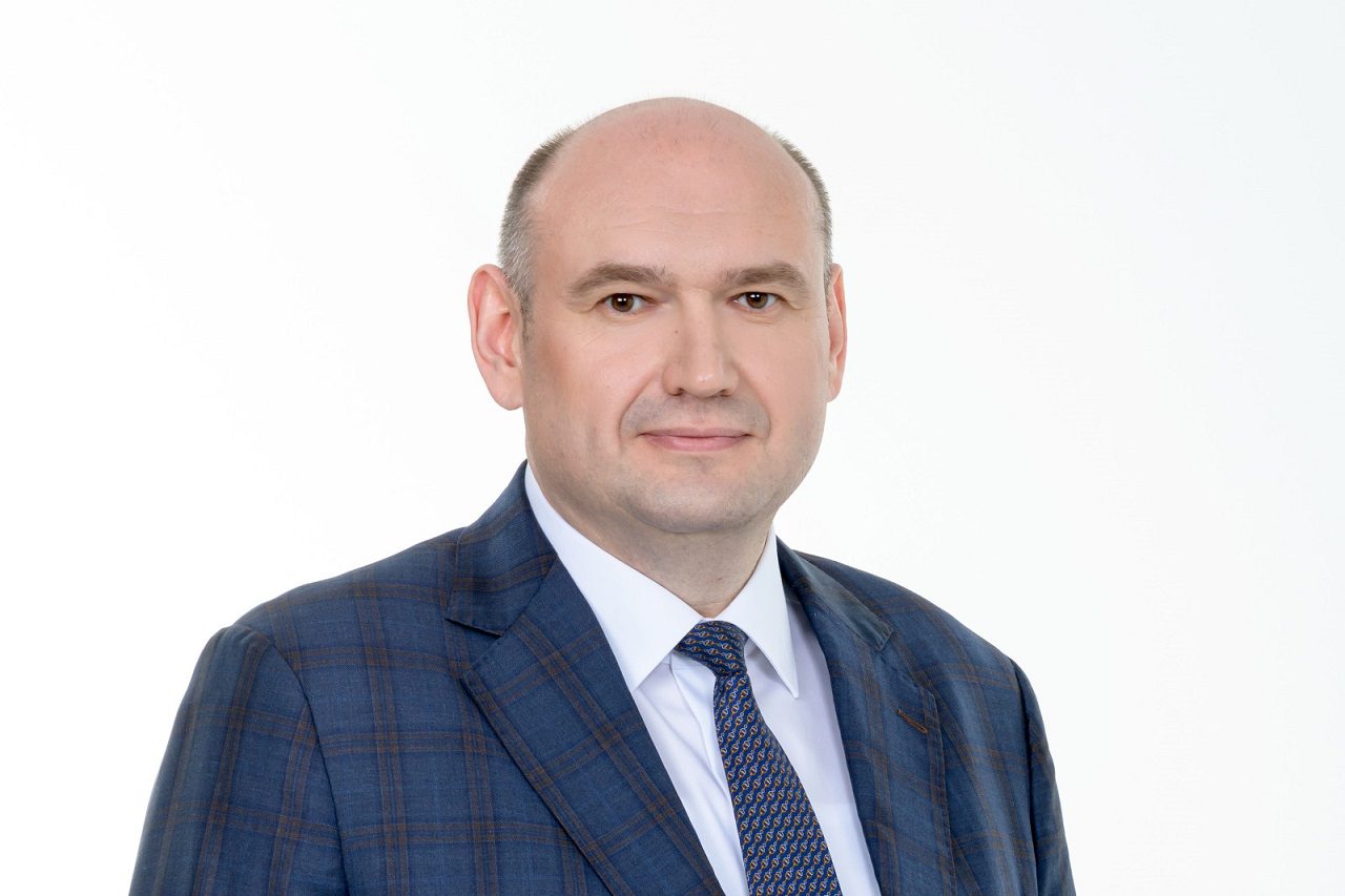 Евгений Солнцев поздравил оренбуржцев с Днём Конституции