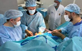 В Оренбурге провели новаторское эндопротезирование плечевого сустава