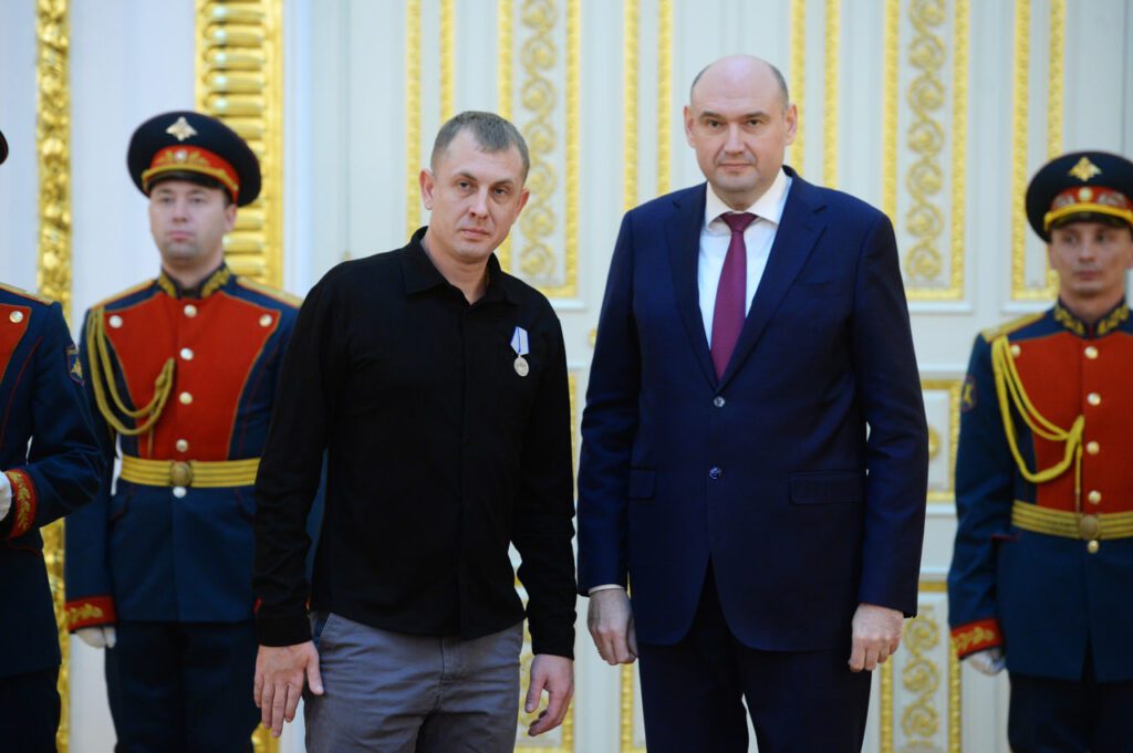 Губернатор Евгений Солнцев вручил оренбуржцам государственные награды
