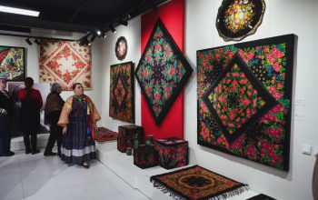 Цветы как язык искусства: в Оренбурге открылась выставка «Сад воспоминаний»